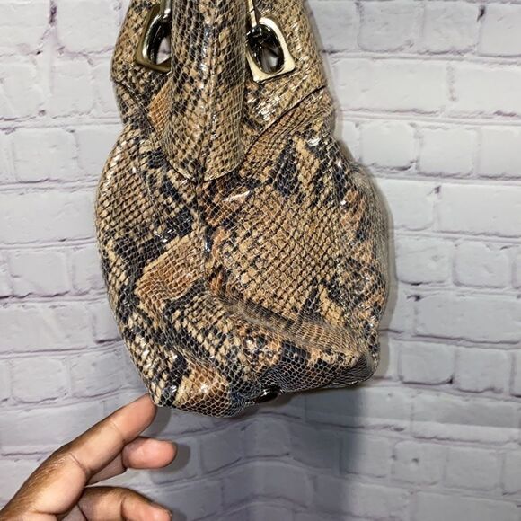 B Makowsky Brown Python Print Patent Leather Shoulder Bag - Picture 3 of 10